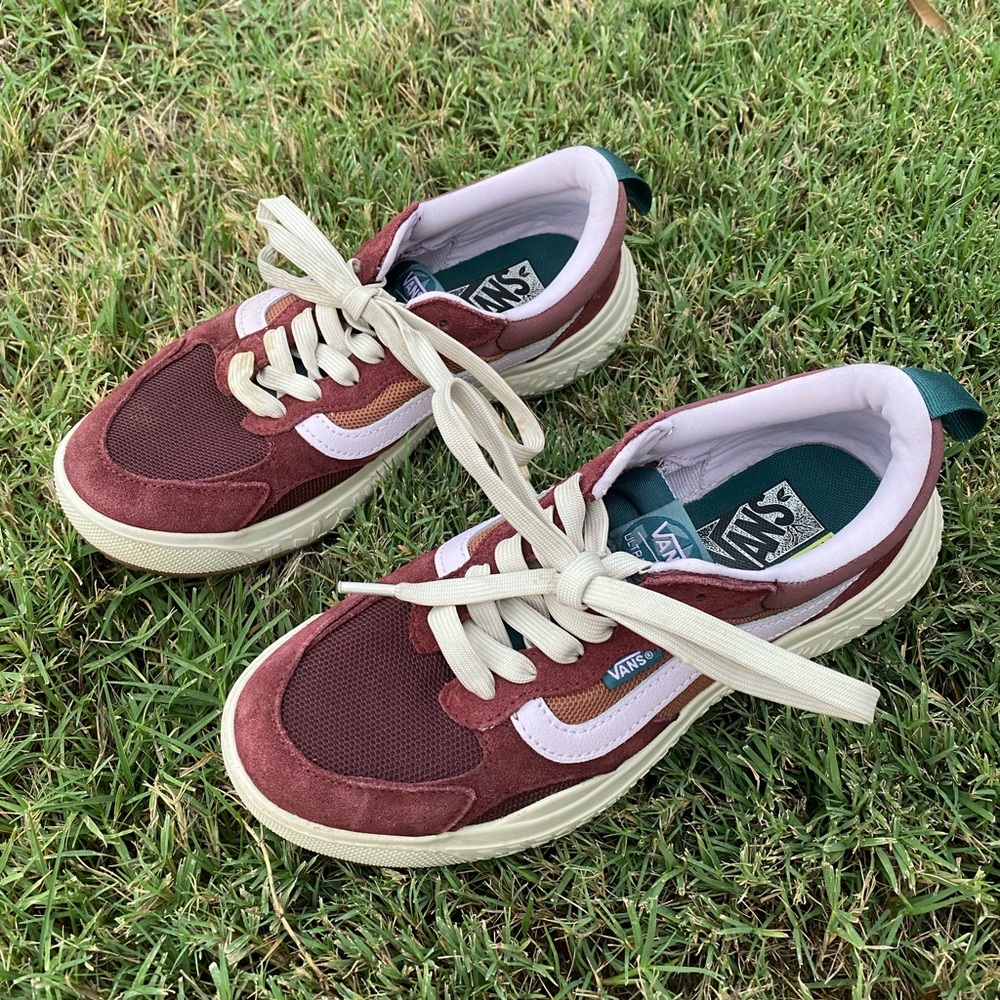 Vans Unisex Range Exp Suede Canvas Sneaker - Lace up Closure Style - Oxblood Re